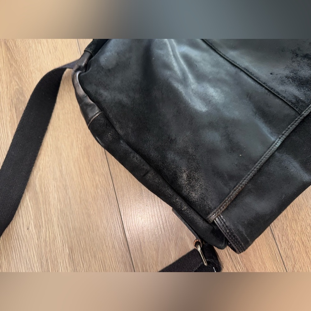 Danier black Leather Messenger Bag - Picture 7 of 9